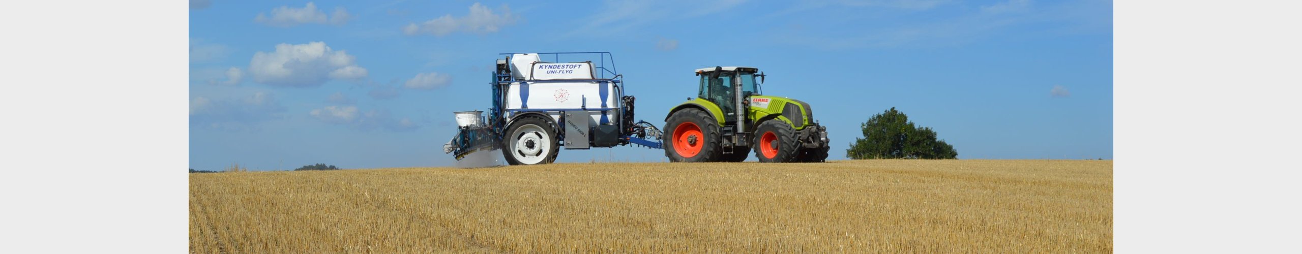 Spr�jte p� stubmark trukket af Class traktor
